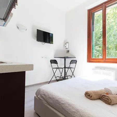 Alessia's Flat - Certosa דירה *