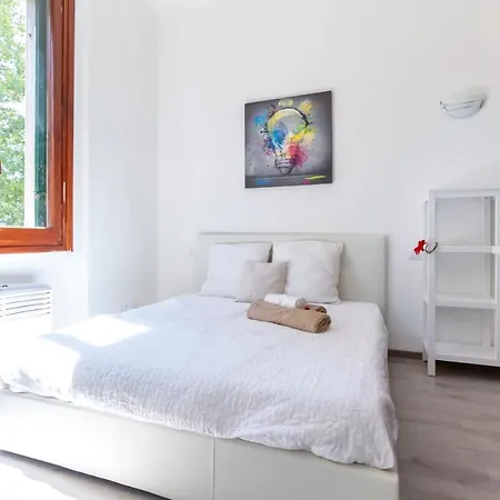 Alessia's Flat - Certosa דירה *